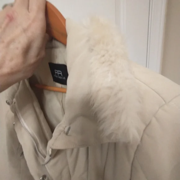 Vintage Cream Puffer Jacket with Faux Fur  Collar And Cuffs - Picture 11 of 14